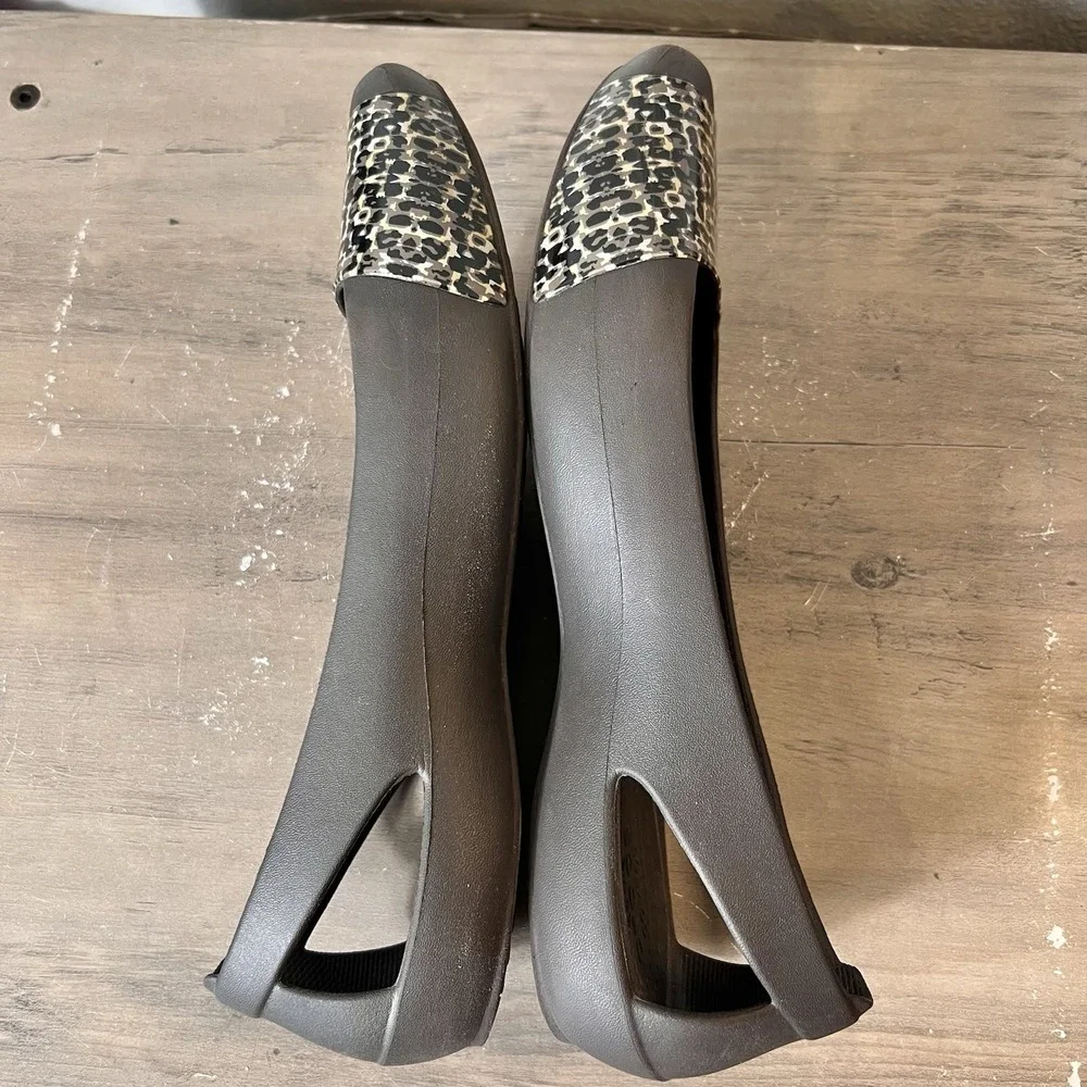Crocs Iconic Sienna Brown/Leopard Print Ballet‎ Slip-on Flats Womens W8 EUC